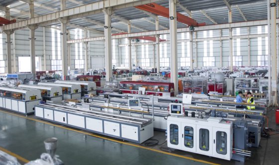 金纬线槽挤出生产线