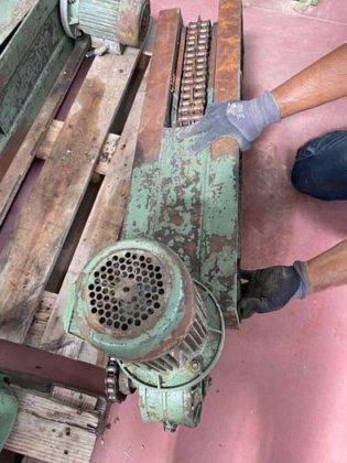 油圧ターンテーブル