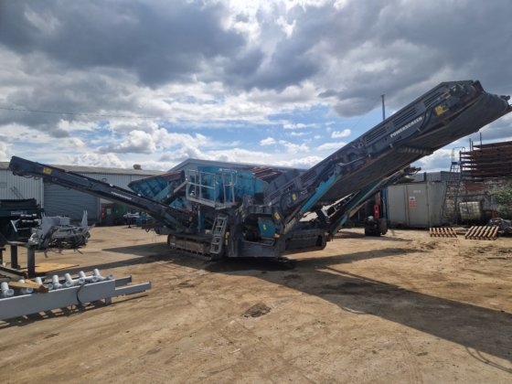 2016 Powerscreen Warrior 1400X 2600時間CAT電源