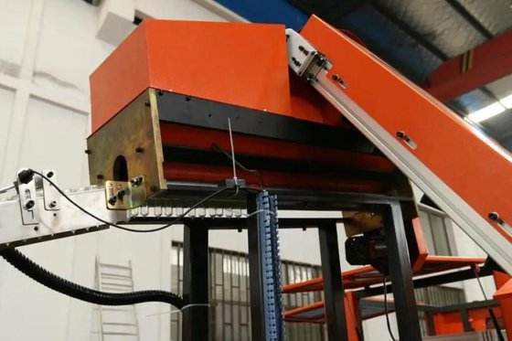 热销全自动水瓶 PET 瓶吹塑成型机