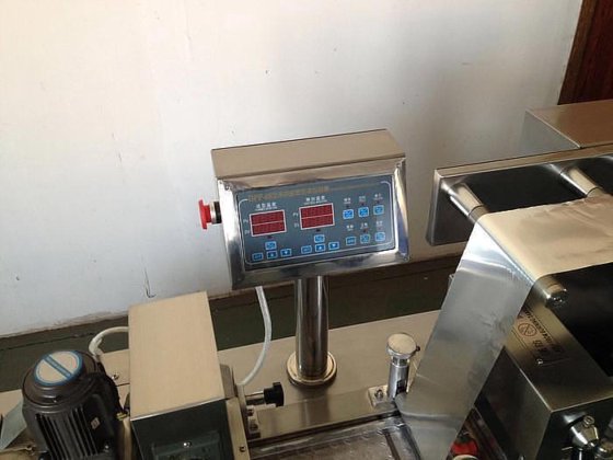 描述中国工厂药品吸塑包装机药品吸塑包装