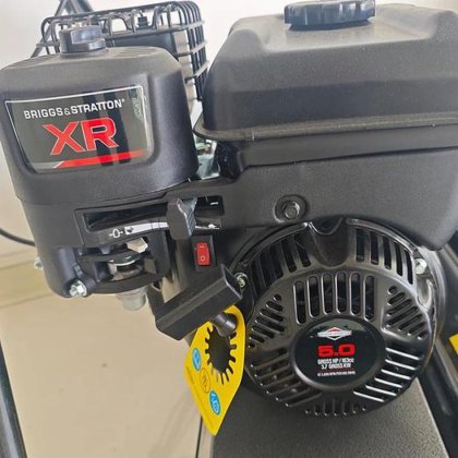 シリンダー草刈り機の切断ゼロの回転乗馬の草刈り機の巻き枠シリンダーローラーの草の自己移動緑機械手の押芝刈機