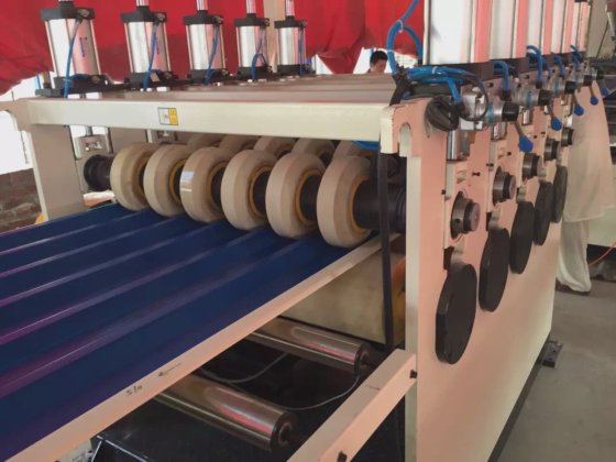 PVC 屋顶板材挤出机