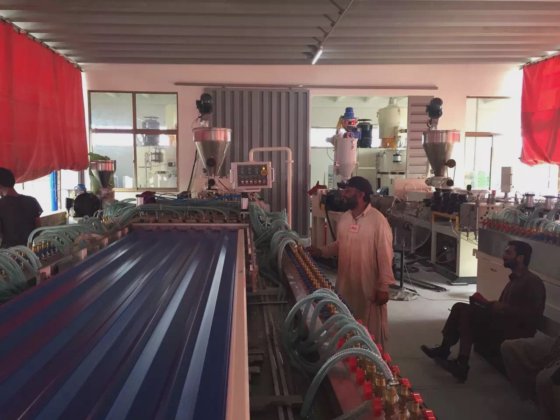 PVC 屋顶板材挤出机