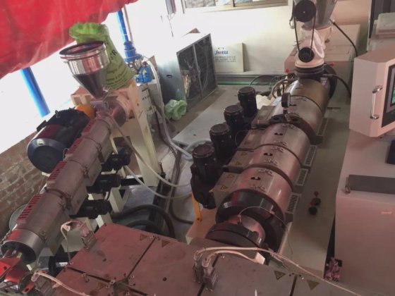 PVC 屋顶板材挤出机