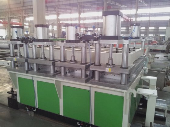 ジェウェル PVC セミスキンニングフォームシート押出機