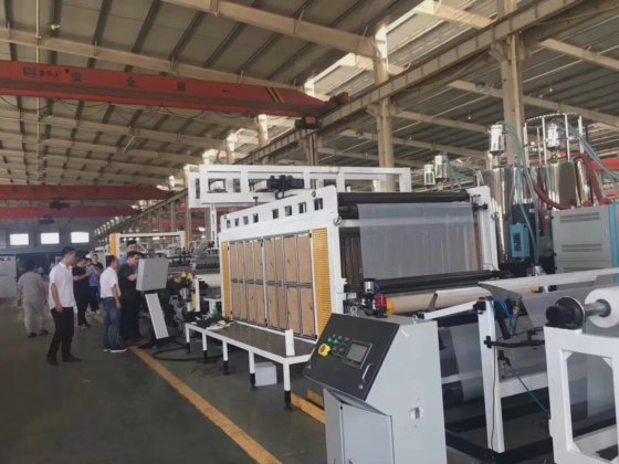 用于鞋服运动器材和汽车座椅材料领域的 Jwell TPU 薄膜片材制造机