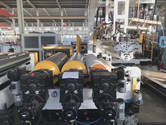 ジュエルTPUフィルムシート製造機は、靴、衣類、スポーツ用品、車のシート素材の分野で使用されています。