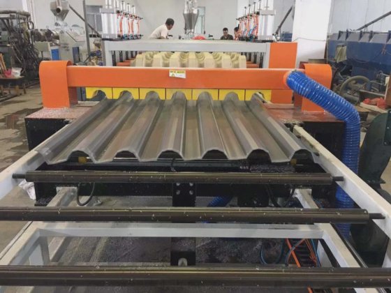 PVC 屋顶波浪板挤出机