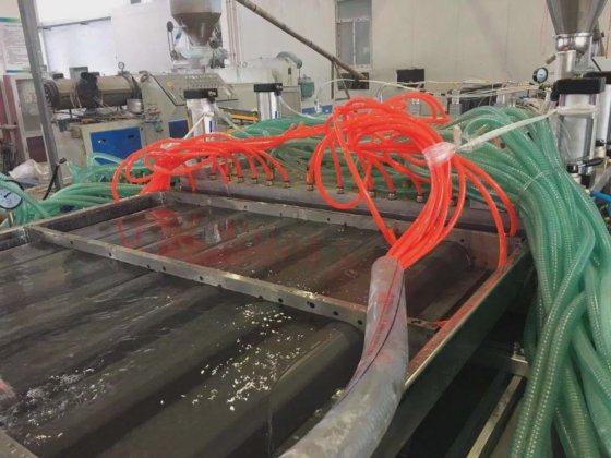 PVC 屋顶波浪板挤出机