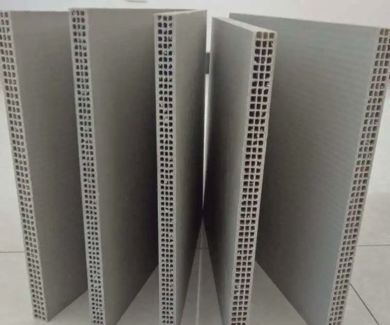 新型PP中空プラスチック建築テンプレートボード押出ライン