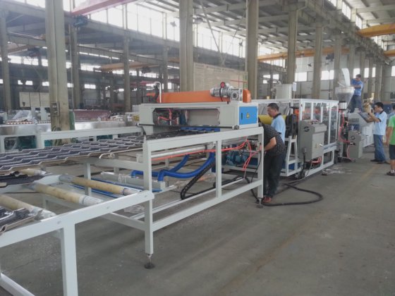 ジュエル PVC 屋根シート押出しライン