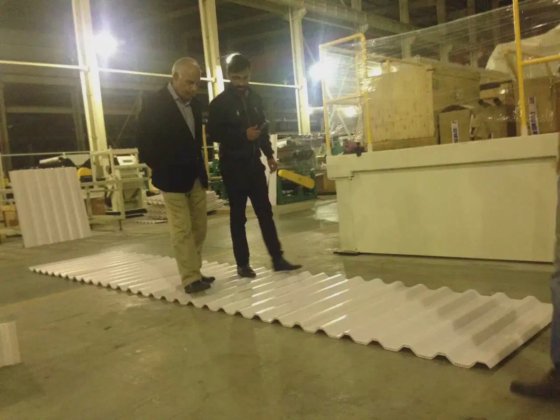 捷威 PVC 中空屋顶板挤出机