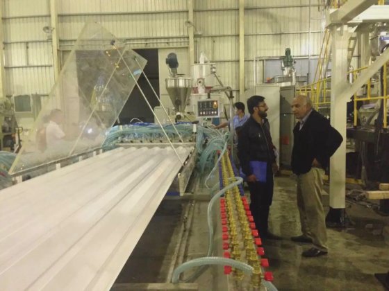 捷威 PVC 中空屋顶板挤出机