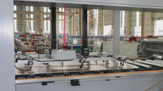 Machine d'extrusion de plancher composite