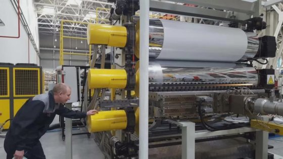 巨威机械的 ABS HIPS 冰箱板材挤出生产线