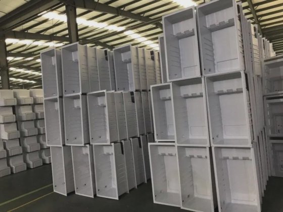 巨威机械的 ABS HIPS 冰箱板材挤出生产线