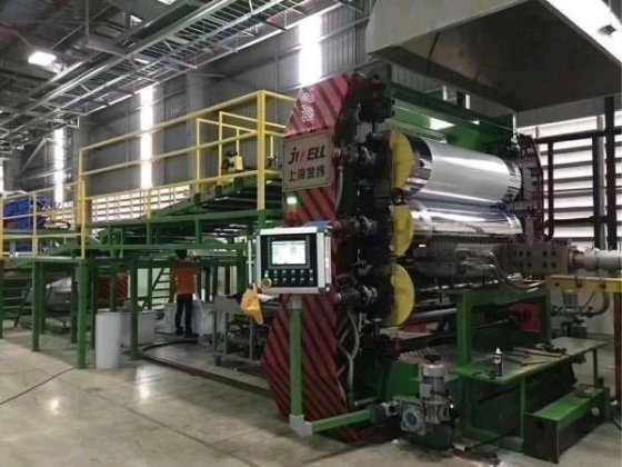 巨威机械的 ABS HIPS 冰箱板材挤出生产线