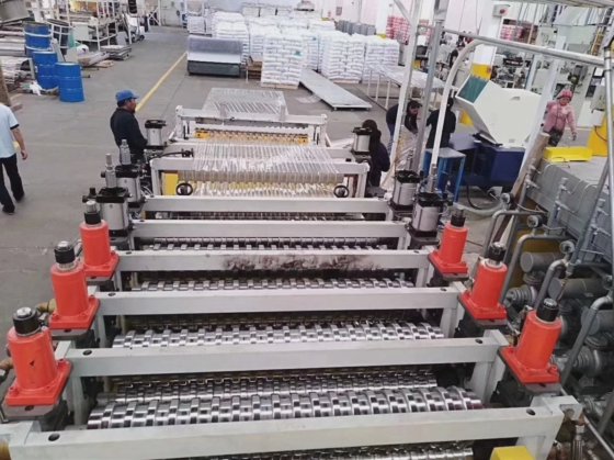 PC 波浪形/中空/瓦楞纸板挤出机