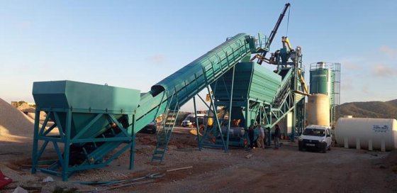 コンクリート混合プラント