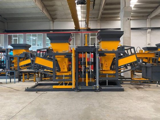 BS-42 ブロック、レンガ、舗装材製造機