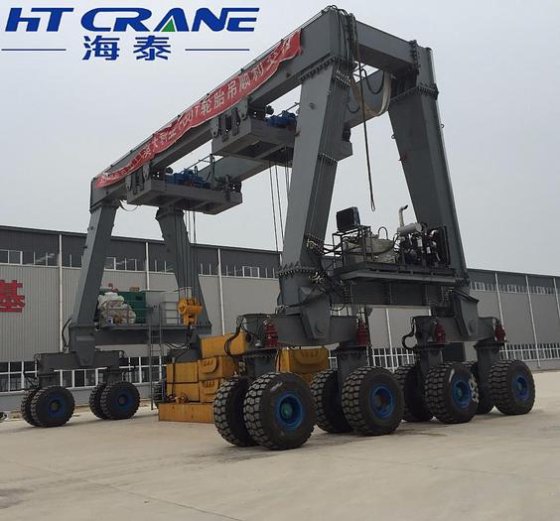 轮式升降跨运式起重机 40 吨 RTG 橡胶轮胎龙门架