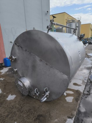 VERTIKALER EDELSTAHLTANK