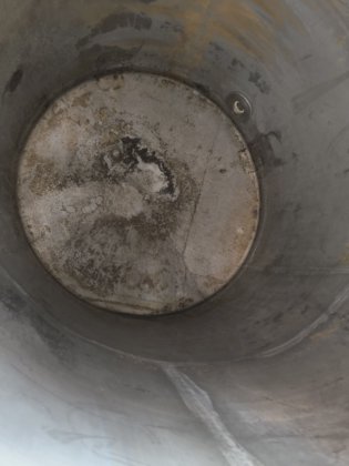 VERTIKALER EDELSTAHLTANK