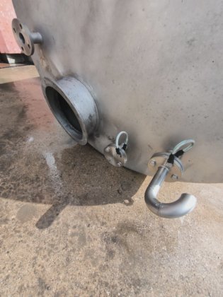 VERTIKALER EDELSTAHLTANK