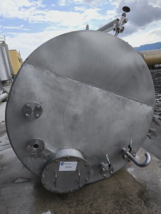 VERTIKALER EDELSTAHLTANK