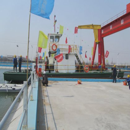 Multifunktionsdienstboot