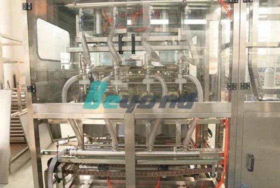 用于瓶装水生产的可定制 5 加仑水灌装机
