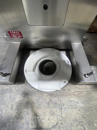 AUTOMATIC INLINE BOTTLE CAPPING MACHINE WITH VERTICAL WHEEL CAP SORTER ...