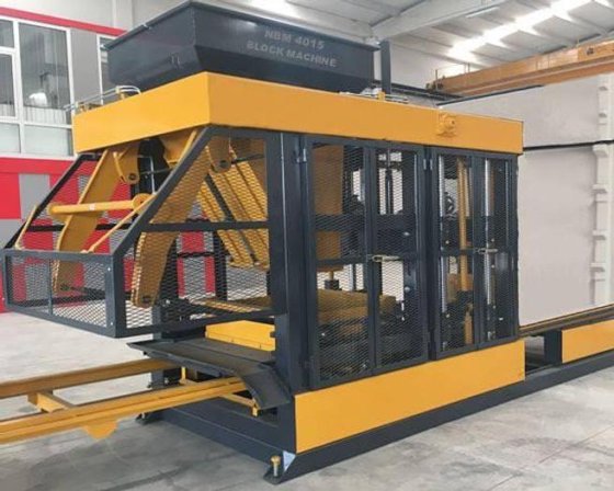 BS-42 ブロック、レンガ、舗装材製造機