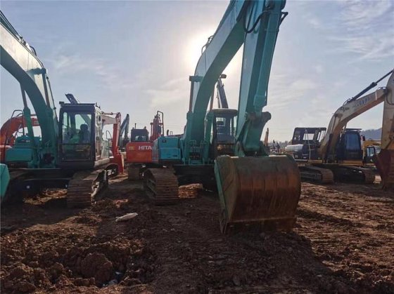 Kobelco SK210