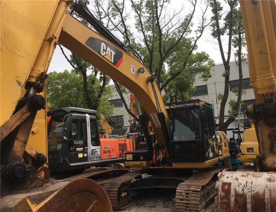 CAT 326D