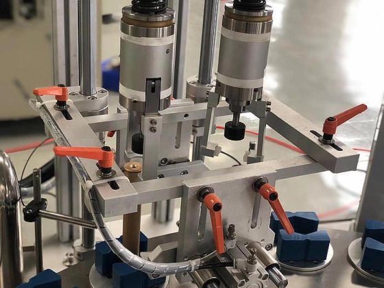 Dession 中国高品質ソープディッシュボトル充填機コンベアベルト付き液体充填機サプライヤー