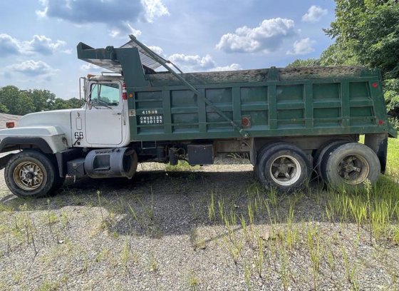 90s Mack Rd 1993 MACK RD 690S in Virginia, USA
