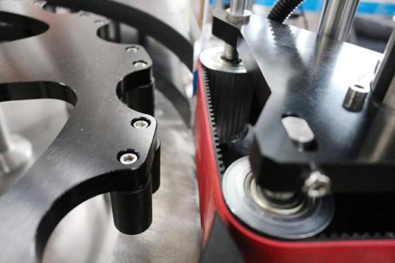 自动圆瓶颈贴纸和切刀标签打印机 贴标机橘子酱顶部