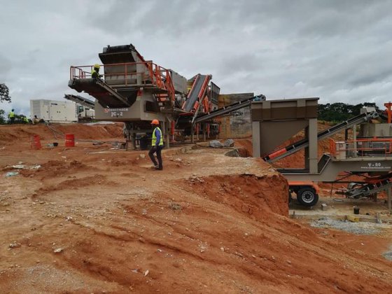 Jcv-2 移动硬石破碎机