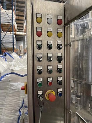 ガラス瓶充填機とキャッパー