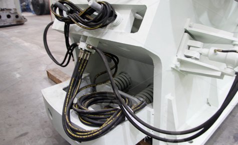 欧版颚式破碎机 PEW200×1300