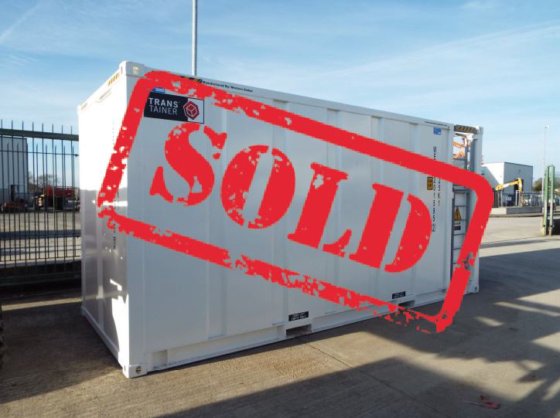 28000 リットルの燃料貯蔵庫は完全に束ねられています