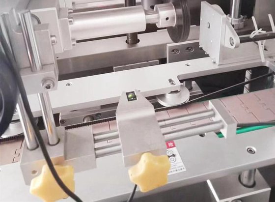 ボトル収縮キャップ機