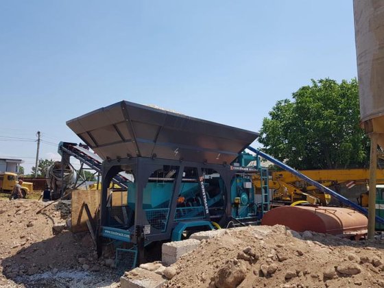 移动混凝土搅拌站