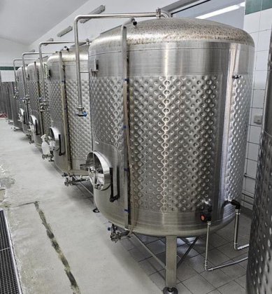 貯蔵タンク(6個)