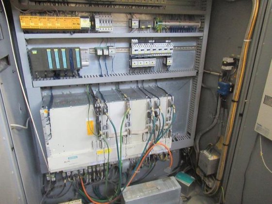 2002 DECKEL MAHO DMF 220