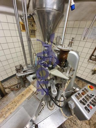 杯子灌装封口机 HAMBA - 配有容量计量和密封系统。