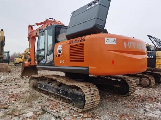 Hitachi ZX250