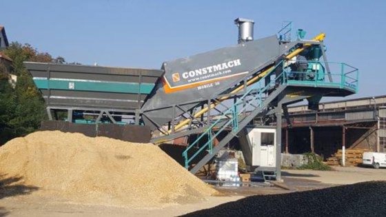Constmach 生产的 30 立方米/小时全移动式混凝土搅拌站